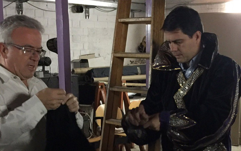 Marc Castells durant la prova de vestuari per participar als Pastorets (@igualadapastore)