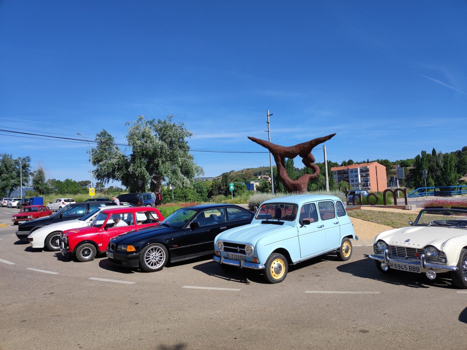 Prop d’un centenar de vehicles a la Trobada de Clàssics de Montbui