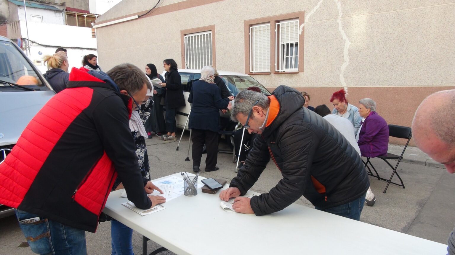 Trobada per conèixer les necessitats dels veïns del carrer de la Font de Montbui