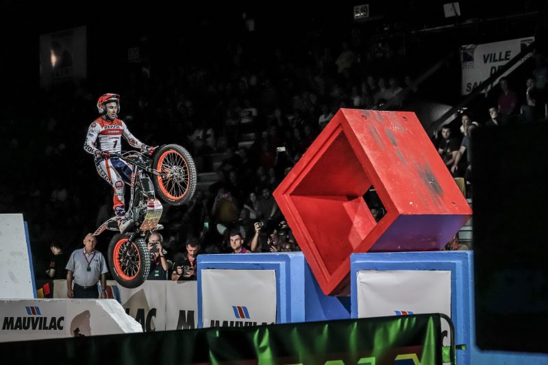 Toni Bou obre el mundial indoor amb victòria a l’illa de Reunion