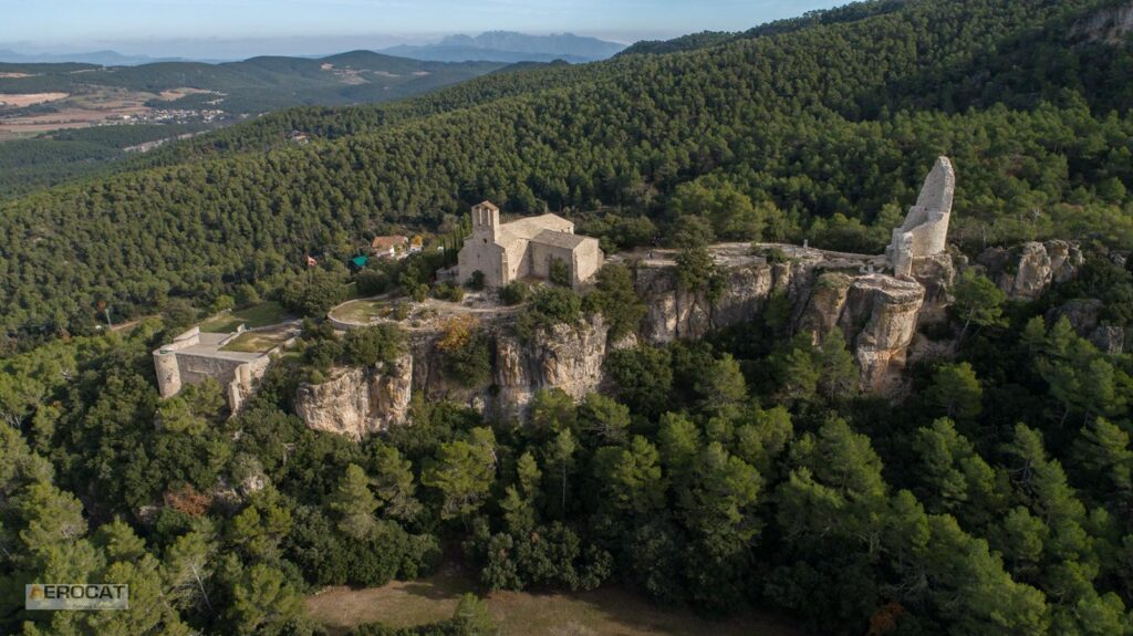 La Llacuna arranja l’entorn del castell de Vilademàger
