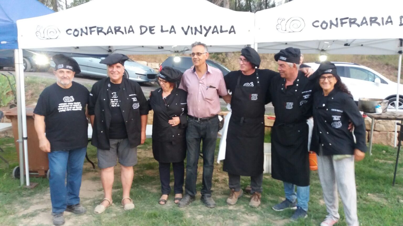 Més de 200 persones tasten els caragols de les noves cuineres de la Confraria de la Vinyala