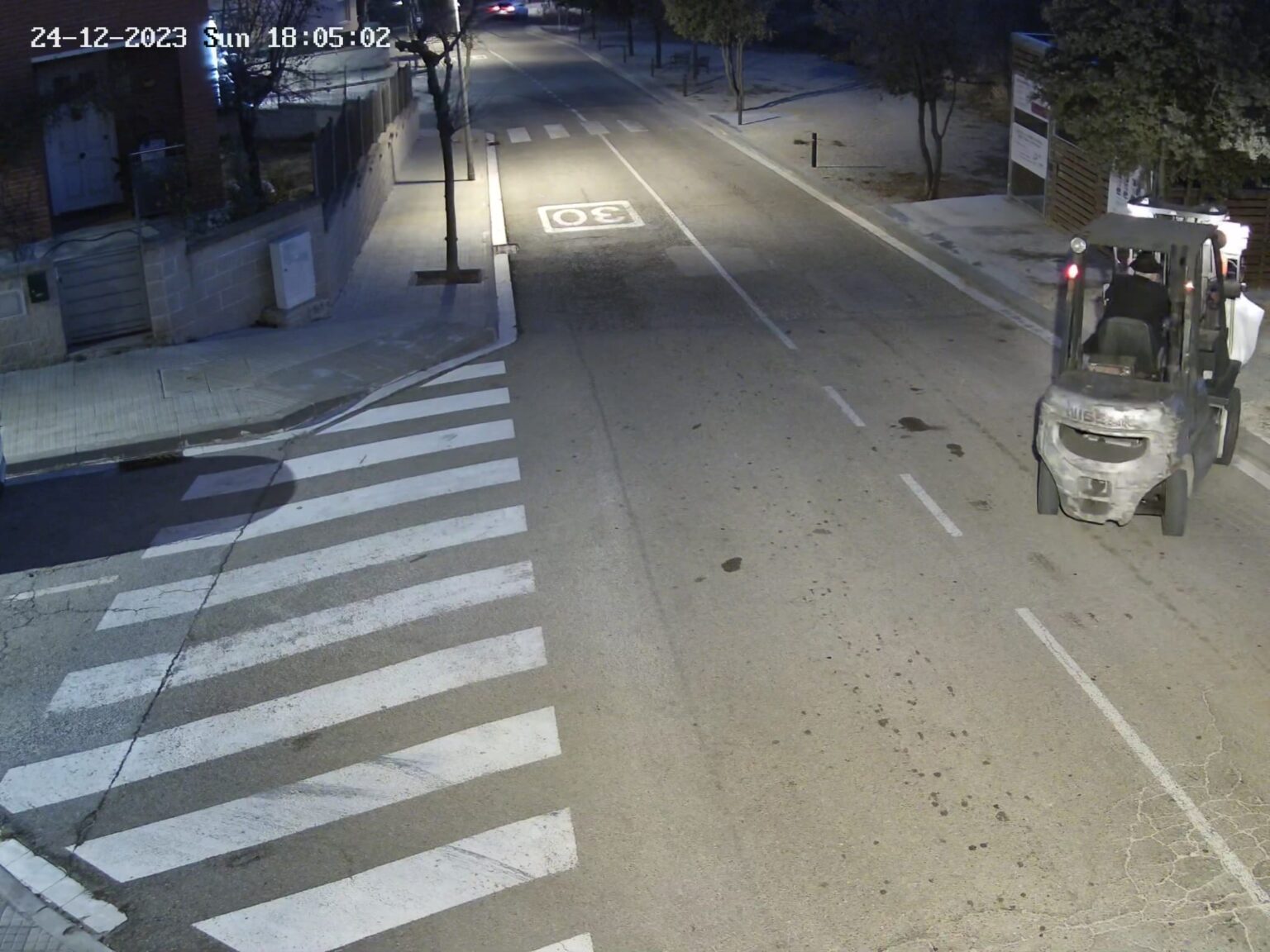 Un denunciat a Vallbona per llençar runa amb un carretó sense matricular