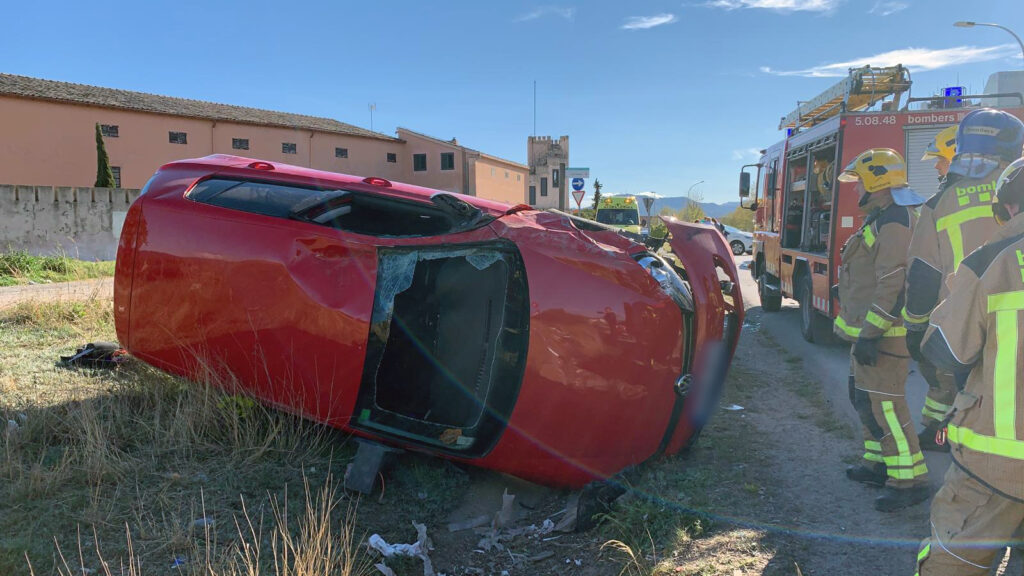 Accident amb tres vehicles implicats en un dels accessos a Igualada