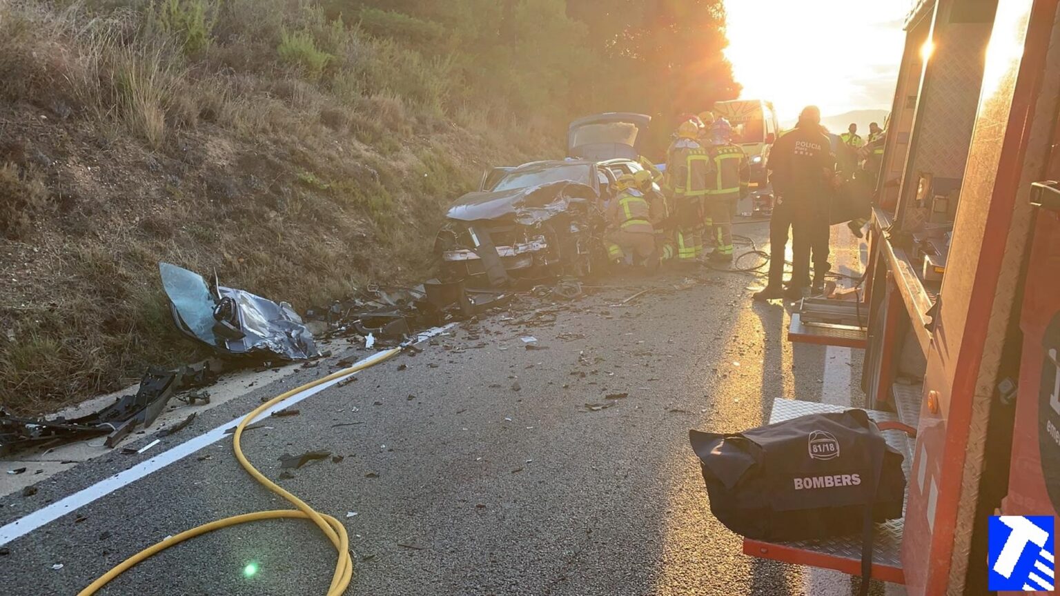 Dos ferits en una col·lisió frontal entre dos turismes a la B-224, a Piera
