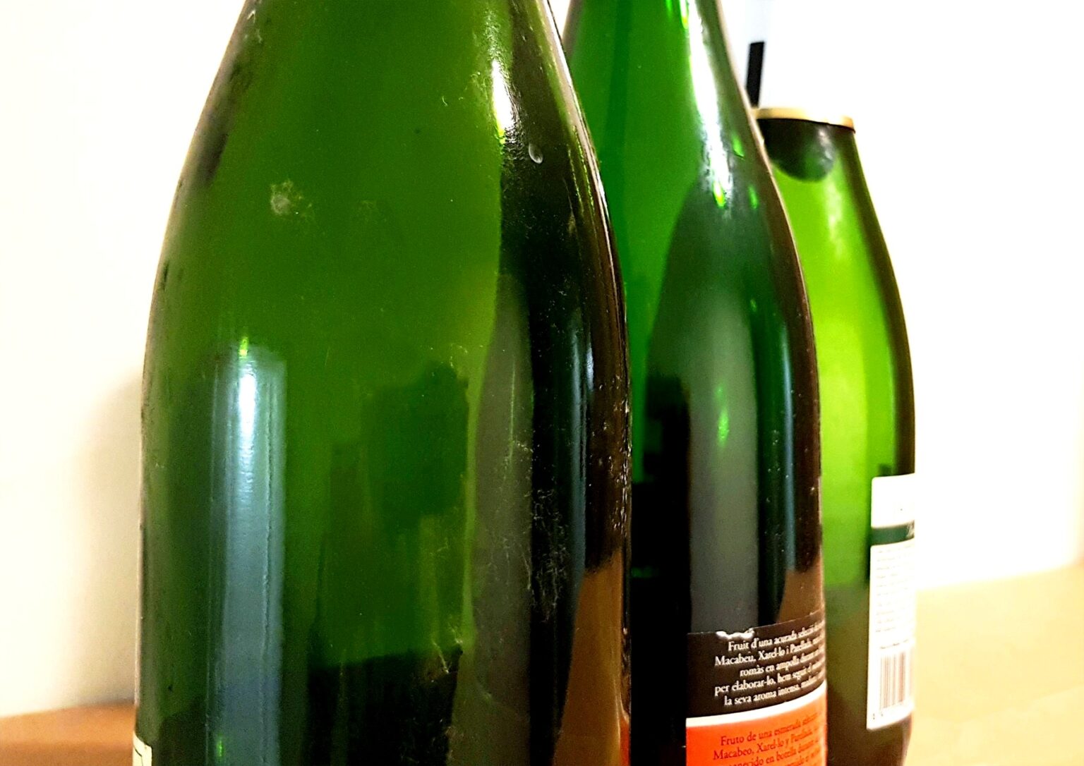 L’Ajuntament d’Igualada promou el reciclatge d’ampolles de cava i arbres de Nadal