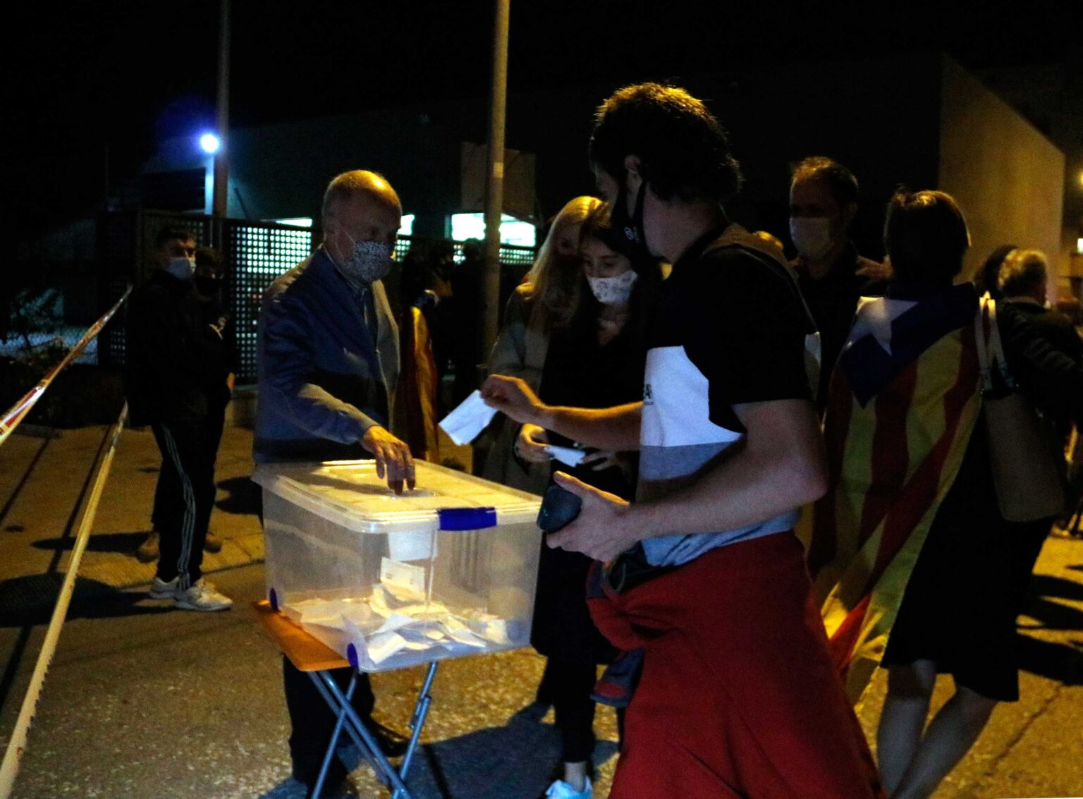 Igualada commemora el tercer aniversari de l’1-O tornant a votar