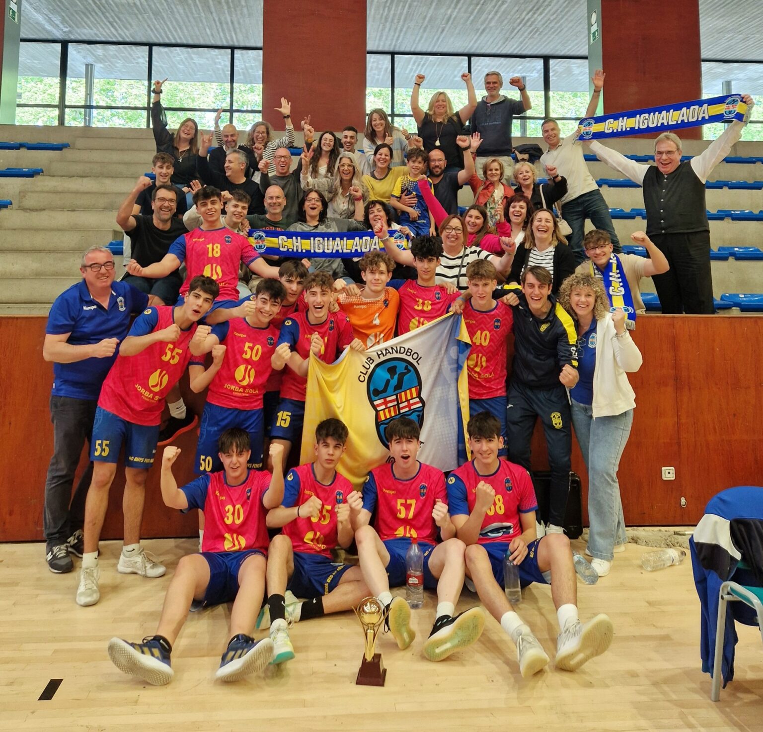 El juvenil B del Club Handbol Igualada, campió de lliga