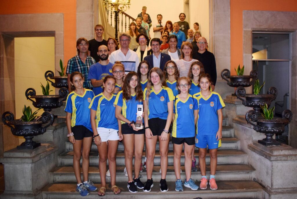El Club Bàsquet Igualada, rebut a l’Ajuntament pels seus recents èxits esportius