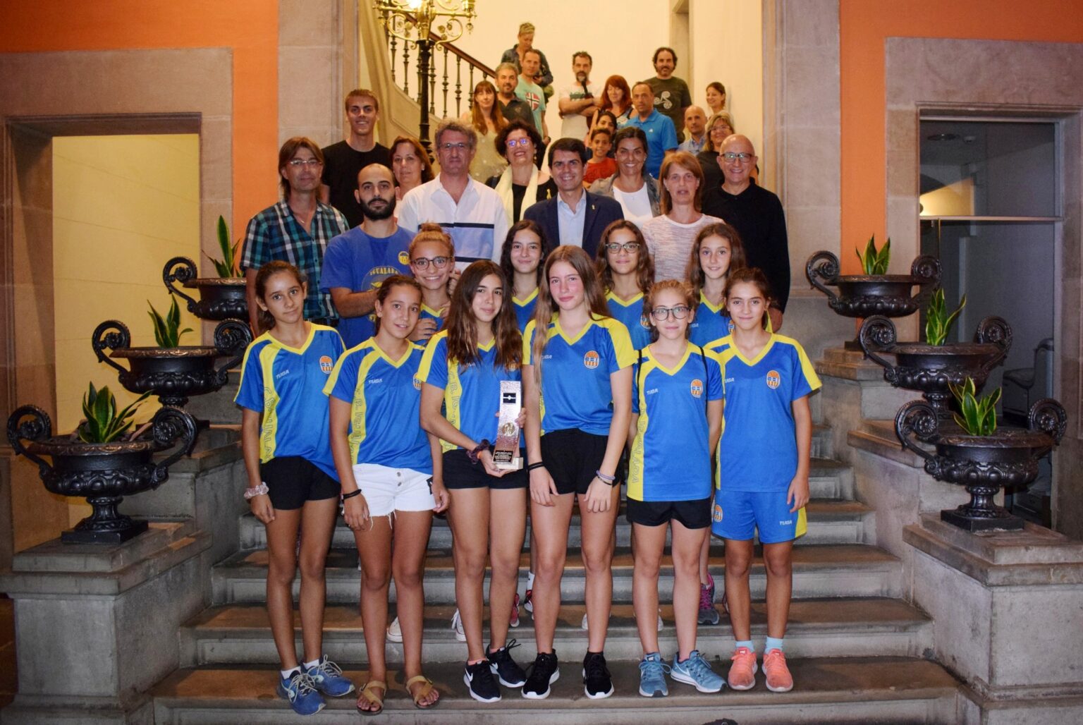 El Club Bàsquet Igualada, rebut a l’Ajuntament pels seus recents èxits esportius