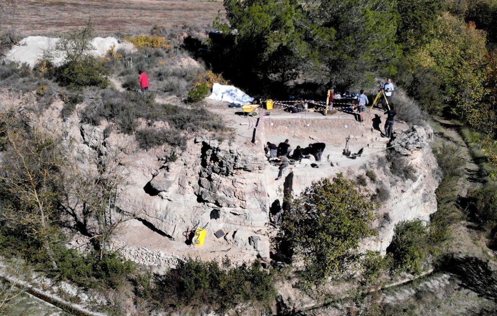 Descobreixen restes d’eines de pedra, fogars i ceràmica del Neolític a Cal Sitjo de Sant Martí de Tous