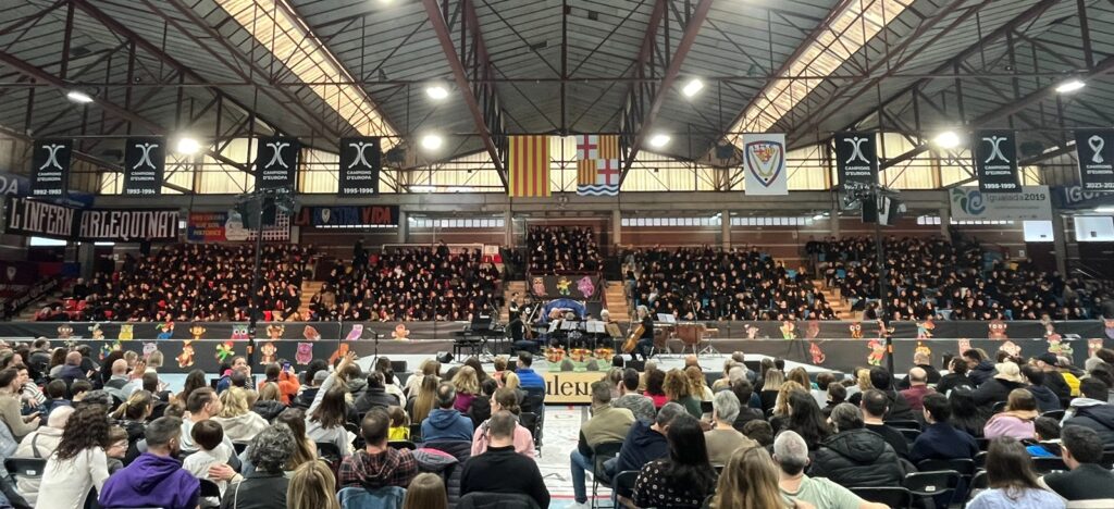 Els alumnes de quart de primària d’Igualada omplen Les Comes amb la 21a Cantata Escolar