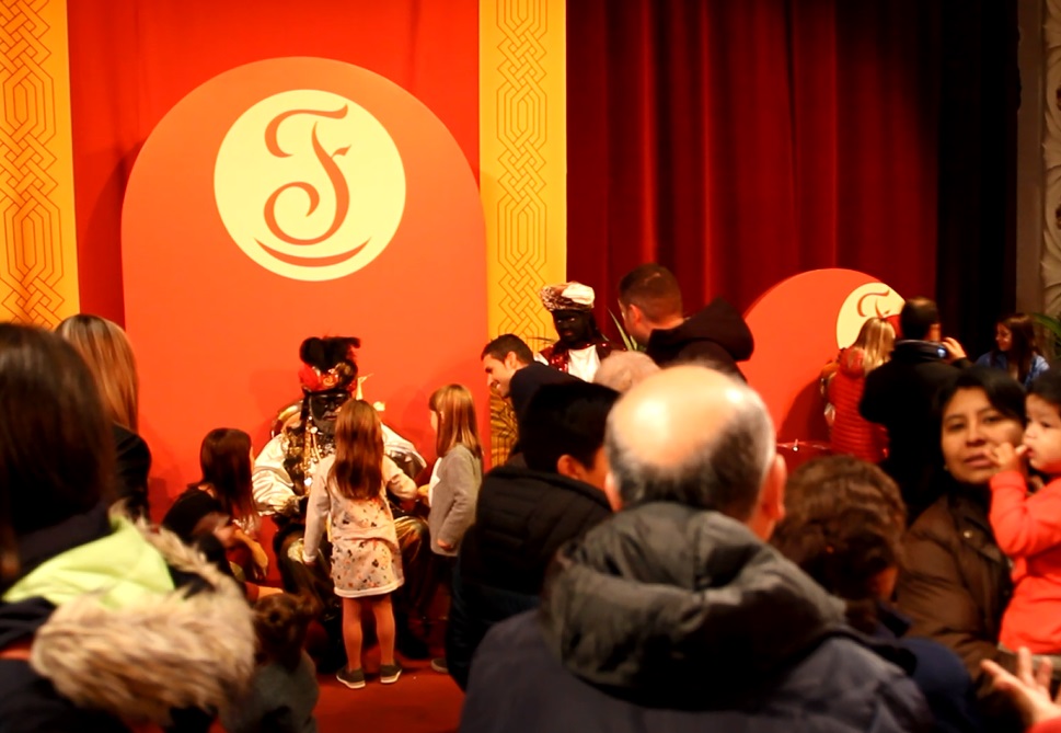 El Patge Faruk recull les cartes dels infants d’Igualada en el seu 75è aniversari