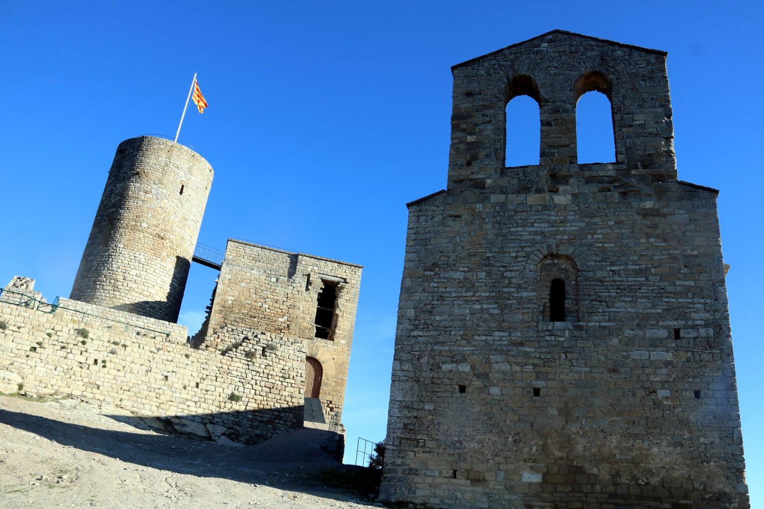 El castell de Boixadors de Sant Pere Sallavinera protagonitza una exposició sobre patrimoni recuperat per la Diputació