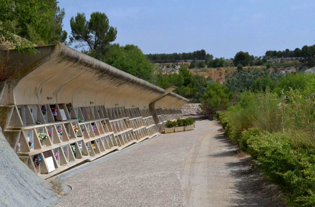 El Cementiri Nou, considerat entre els 100 millors projectes arquitectònics del segle XX