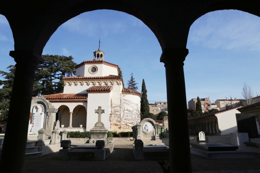 Bus gratuït per visitar els cementiris d’Igualada el dia de Tots Sants