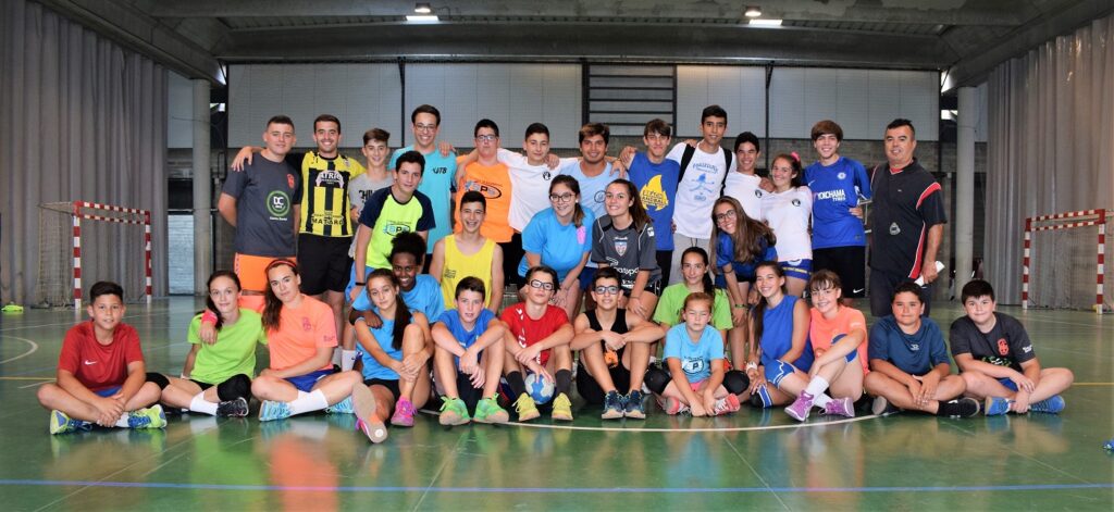 La Federació Catalana d’Handbol forma monitors a Igualada