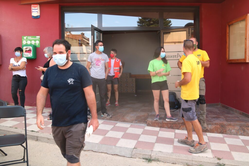 Montbui i Tous acullen 168 persones evacuades per l’incendi