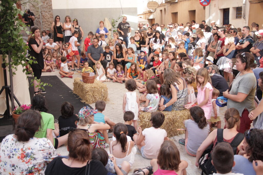 Més d’un miler de persones passen pel Festival de Llegendes de Sant Martí de Tous