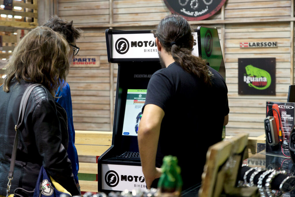La botiga online igualadina Motobuykers.com fa el salt a les botigues físiques