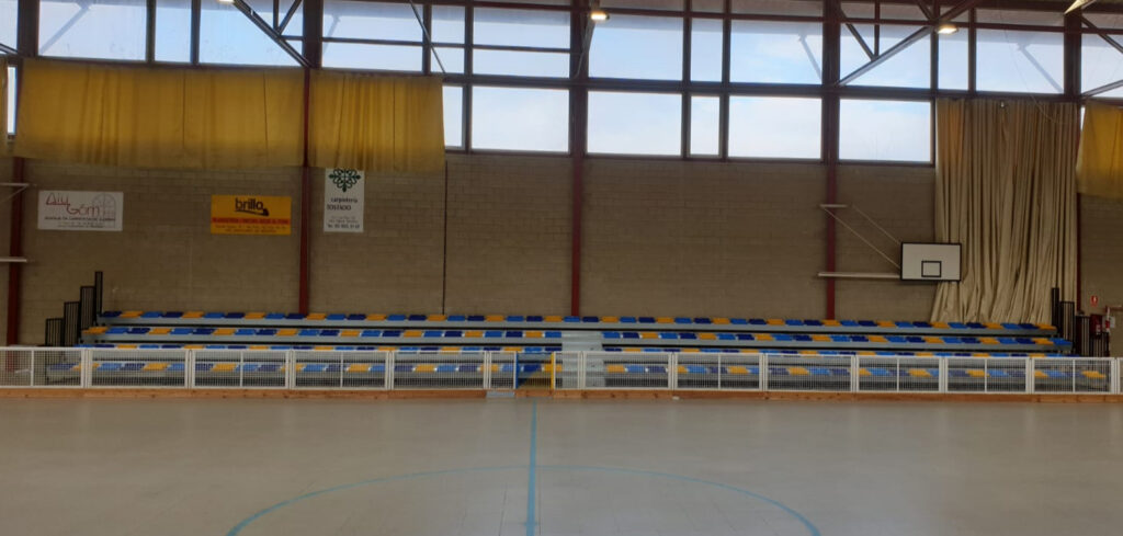 El pavelló montbuienc de Can Passanals estrena grades