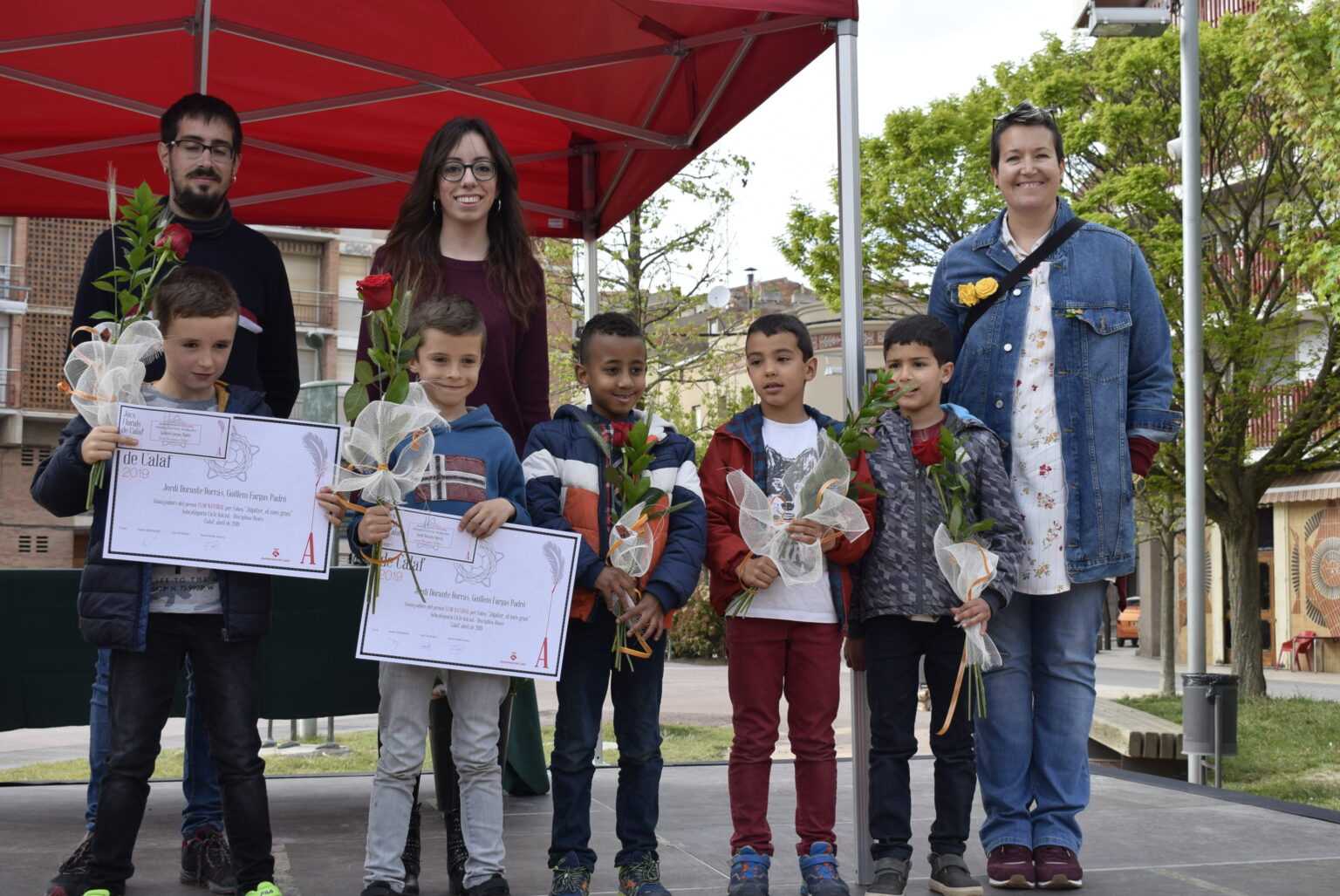 Calaf entrega els premis dels Jocs Florals durant la diada de Sant Jordi