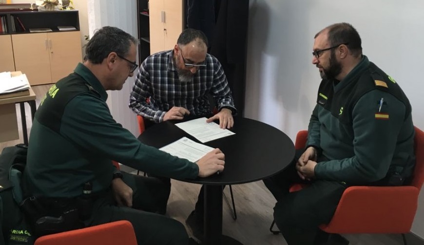 La Guàrdia Civil lliura les claus de l’antiga caserna de Calaf, que serà la biblioteca ‘1 d’octubre’
