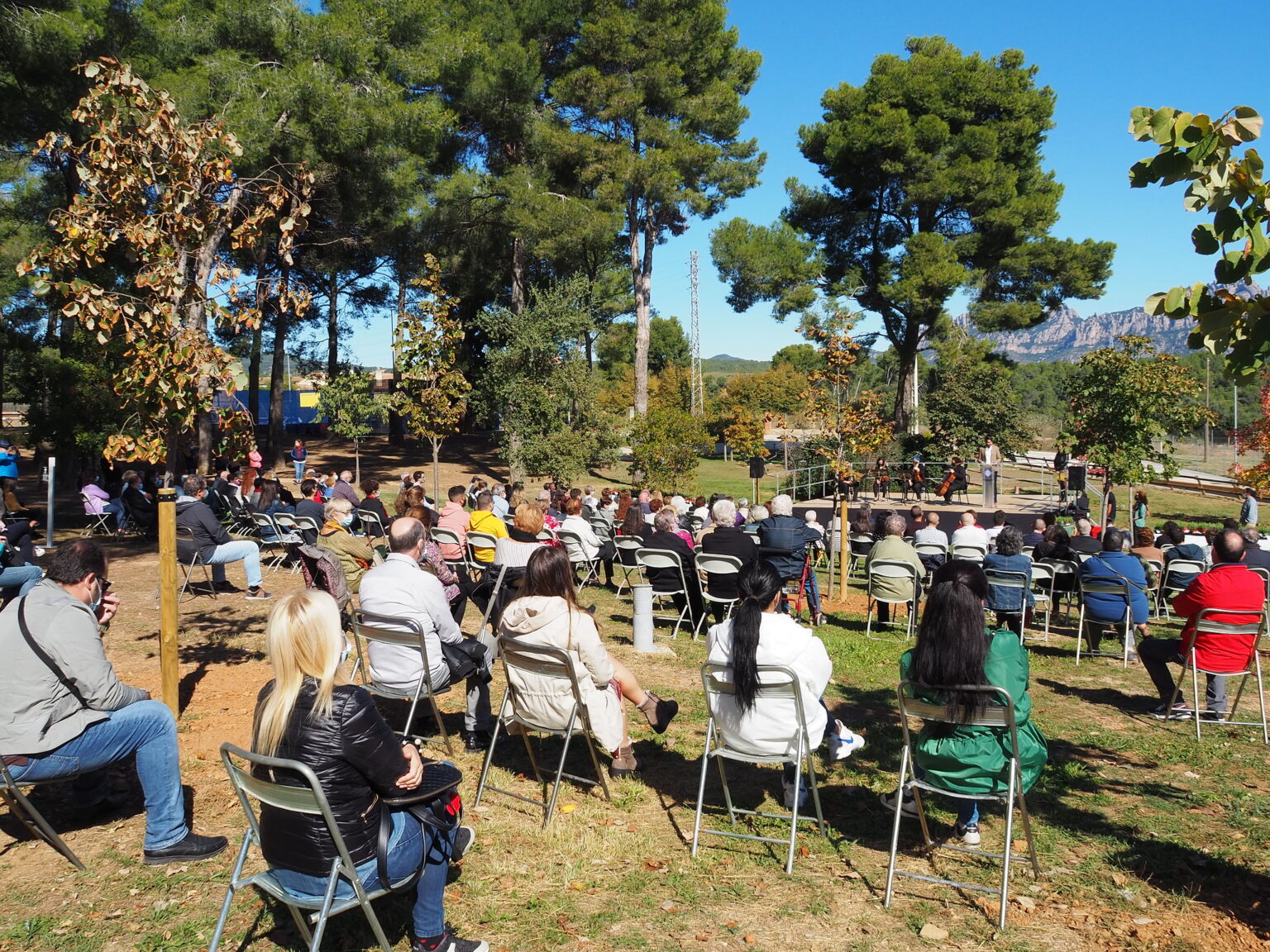 Els Hostalets de Pierola ret homenatge a les víctimes de la Covid-19