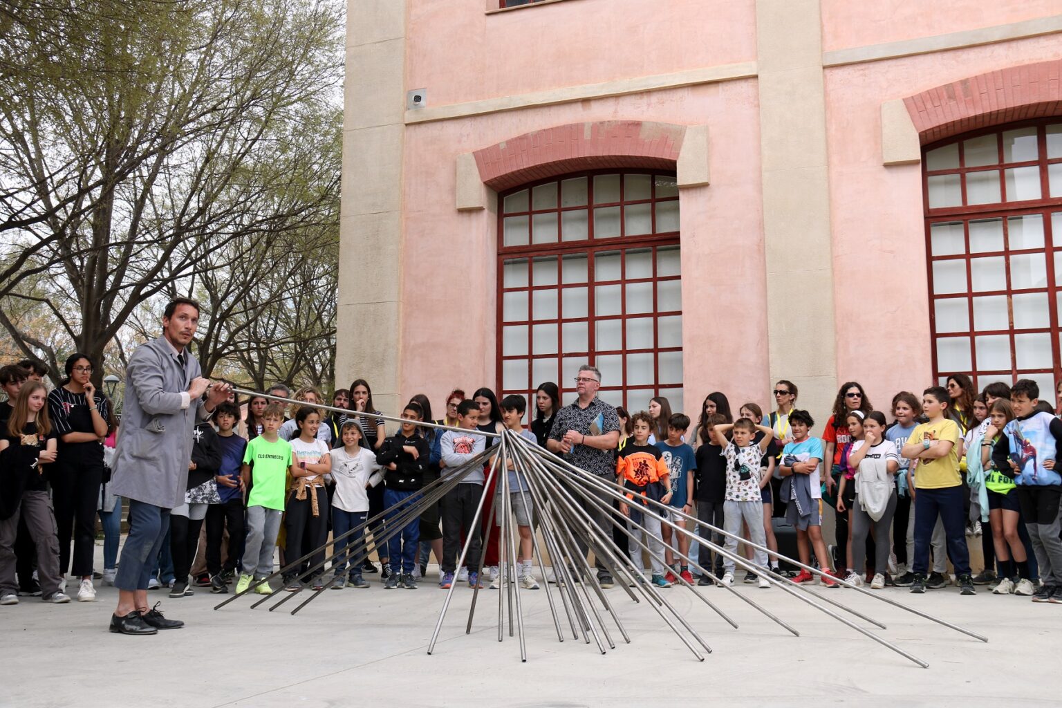 La Mostra d’Igualada recupera la seva essència amb els espectacles de carrer, gratuïts i de gran format