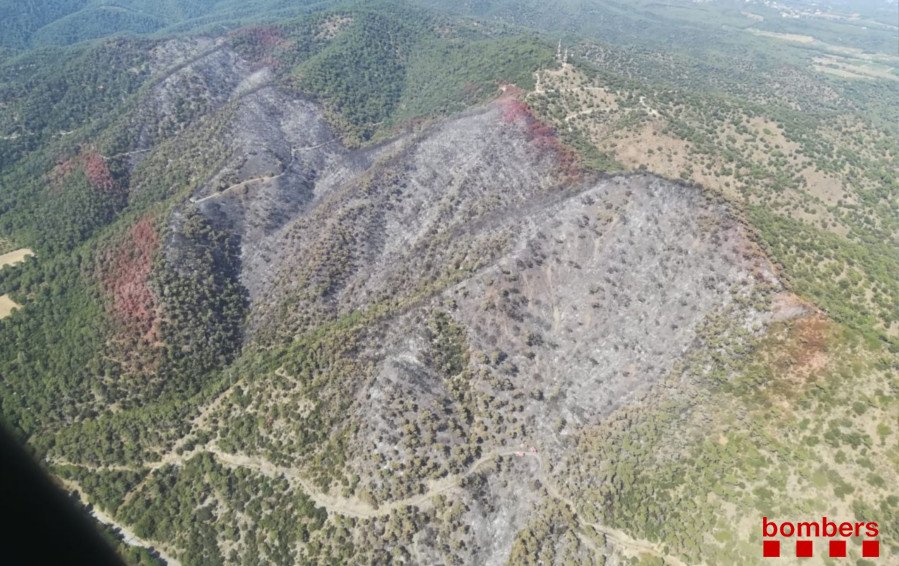 L’incendi de Capellades es manté contingut i sense cap represa important