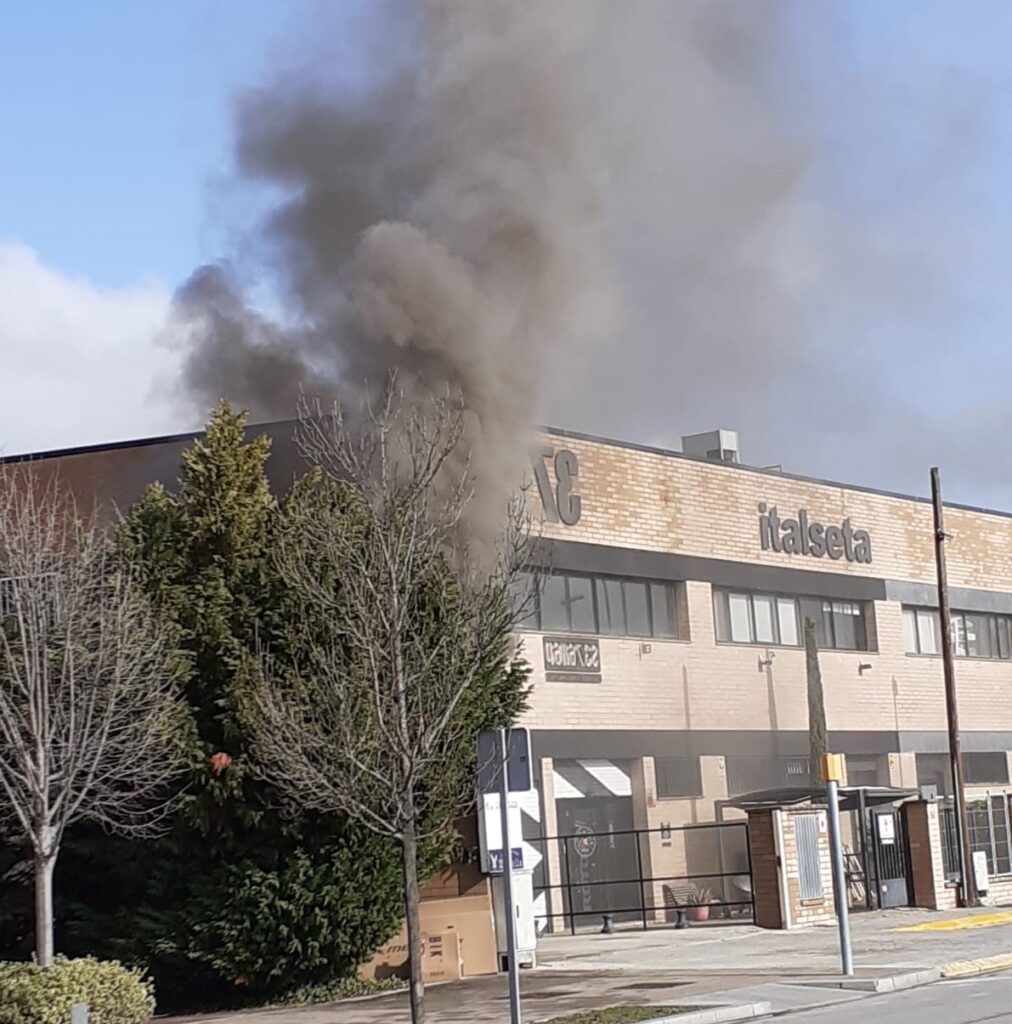 Aparatós incendi en un quadre electric a Igualada