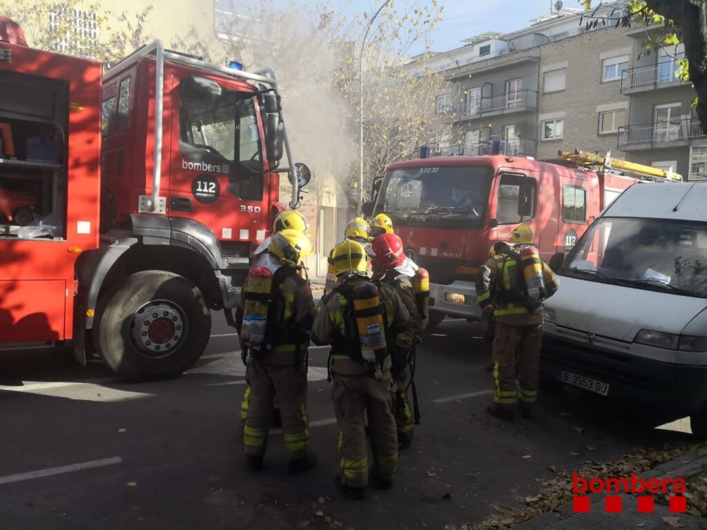 Incendi en un aparcament d’Igualada