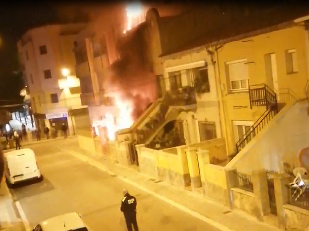 Aparatós incendi en un immoble de Vilanova del Camí