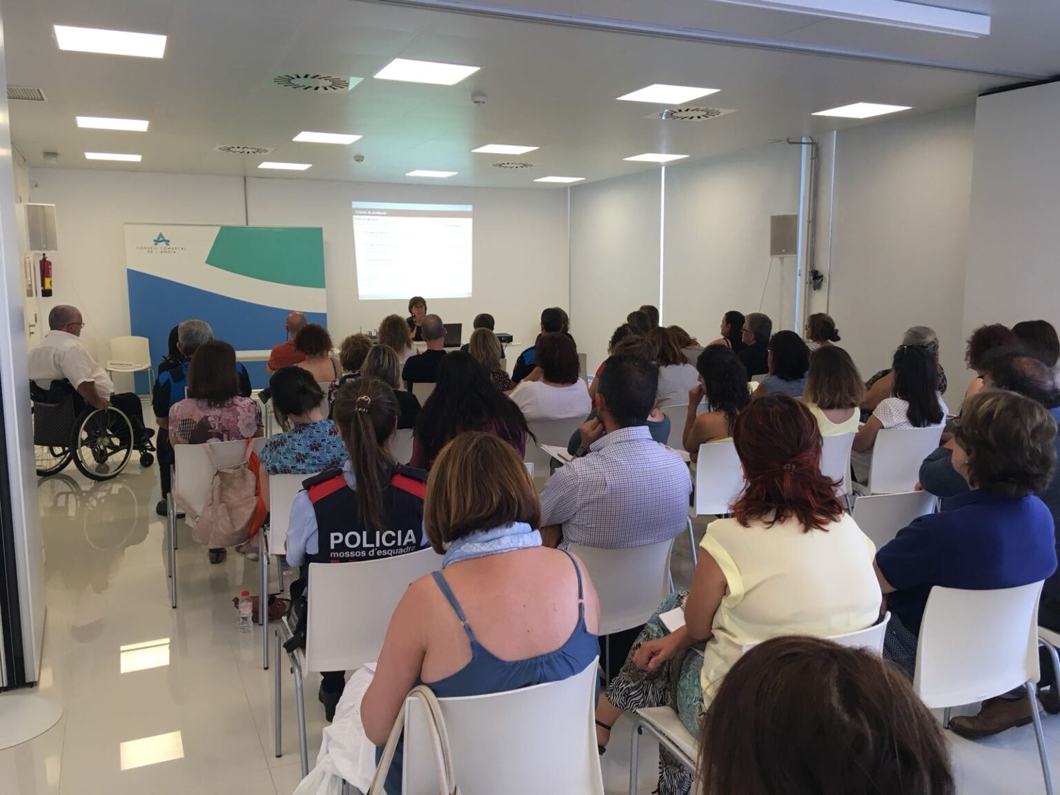 Els ajuntaments estudien com afrontar l’ocupació d’habitatges