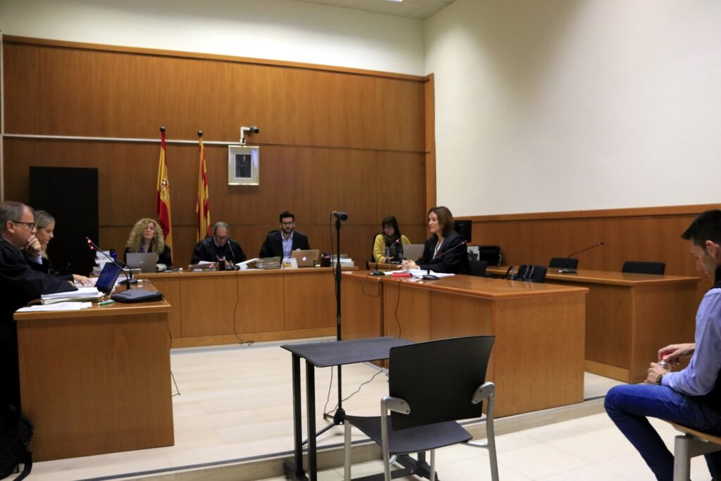 La fiscalia demana 9 anys i mig de presó per al veí de Montbui acusat de llançar dos coets a un helicòpter dels Mossos durant una manifestació
