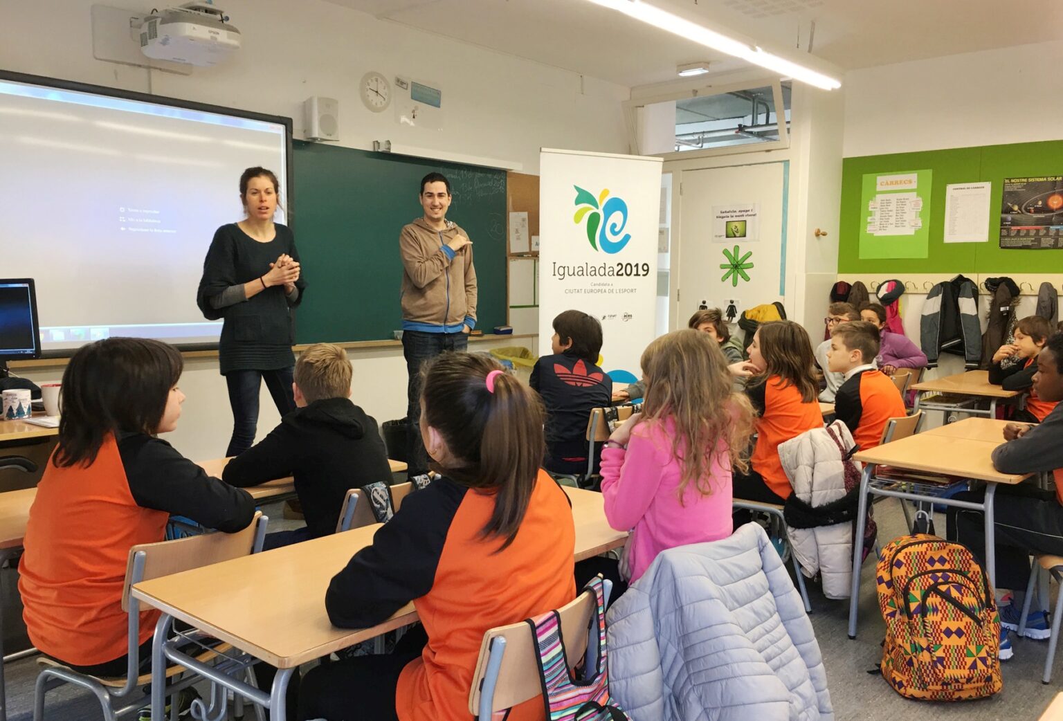 L’atleta Laura Orgué ensenya als escolars igualadins a resoldre conflictes en l’àmbit esportiu