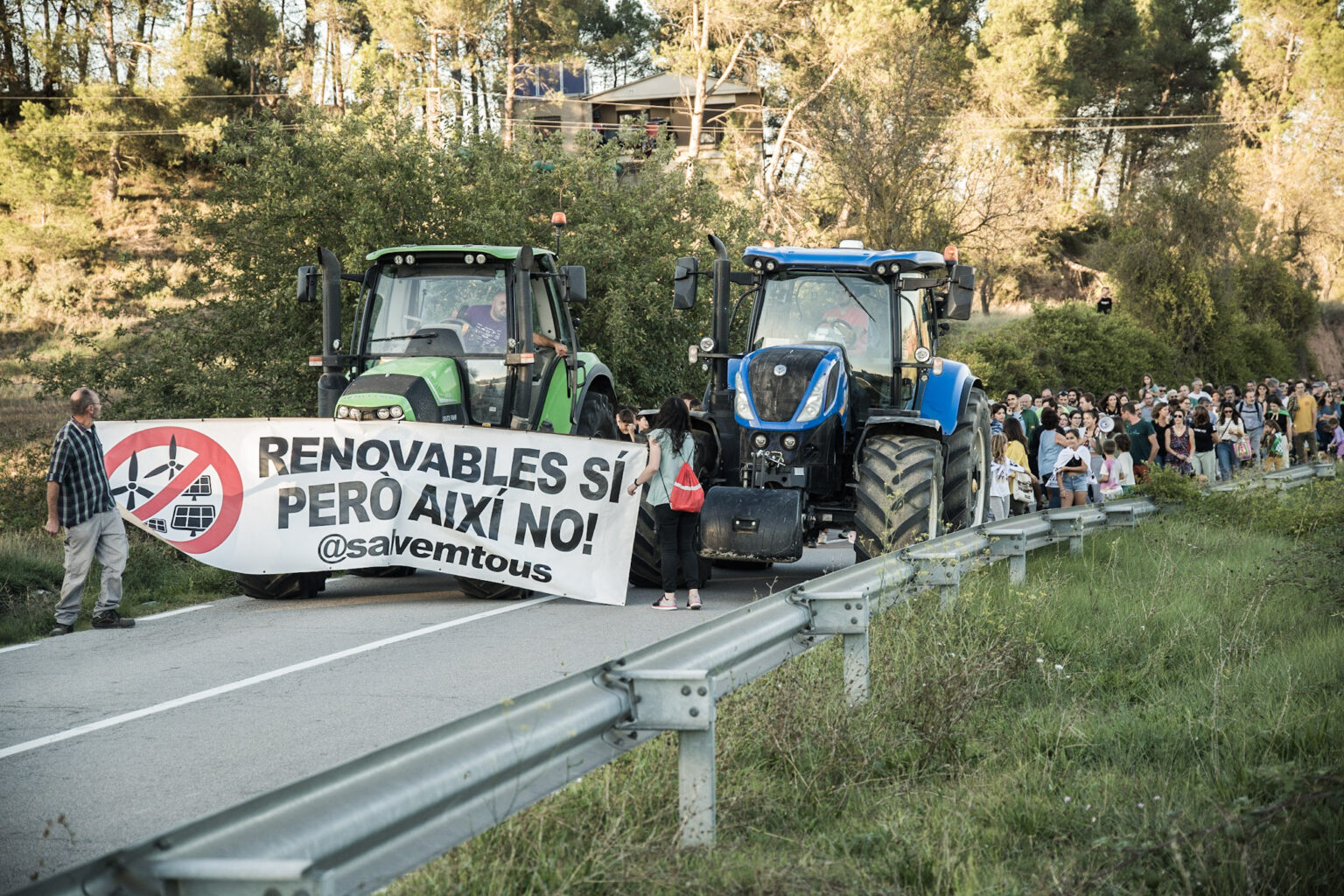 Tous es planta contra la MAT i els grans projectes d’energia solar i eòlica