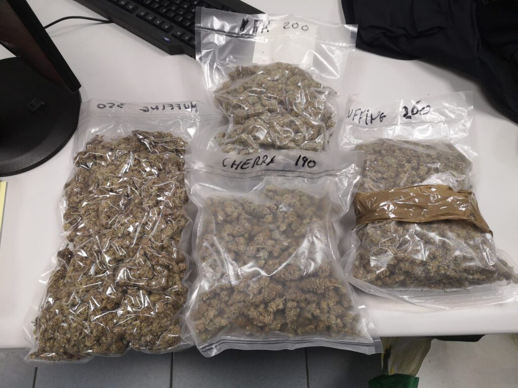 Dos detinguts a Vallbona d’Anoia després de llençar un quilo de marihuana per la finestra del cotxe