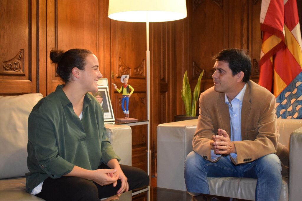 La futbolista Marina Salanova i Oliva, rebuda a l’Ajuntament d’Igualada