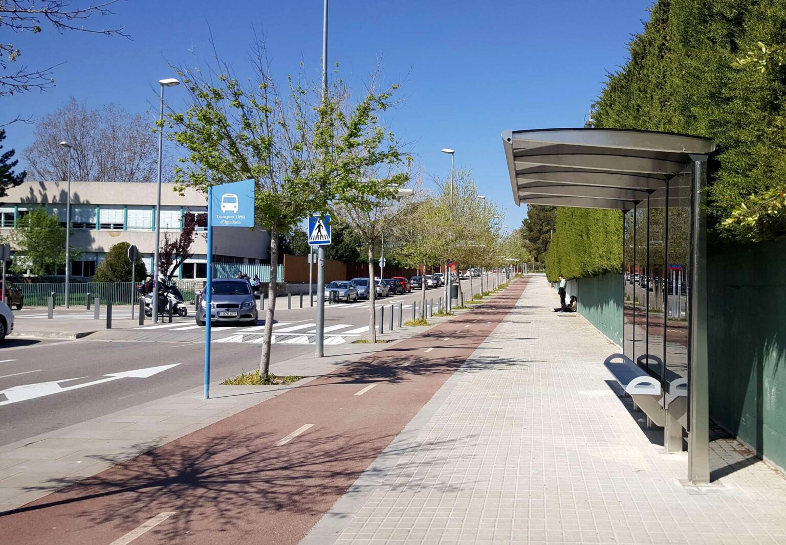 Dues noves marquesines de bus al carrer de l’Estadi Atlètic d’Igualada
