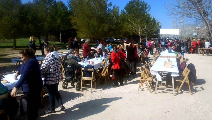 Més de 300 persones celebren amb la Unió Extremenya l’antiga tradició de la matança del porc