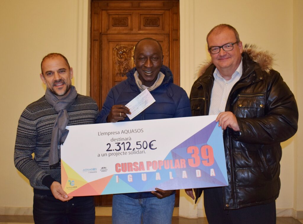 Aquasos lliura més de 2.300 euros per un projecte d’agricultura solidària a Gàmbia