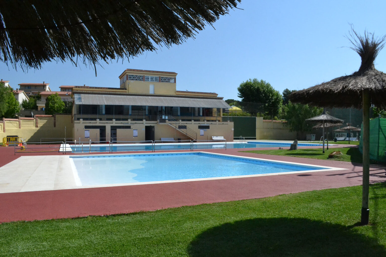 La piscina del Molí Nou obre portes amb plena accessibilitat