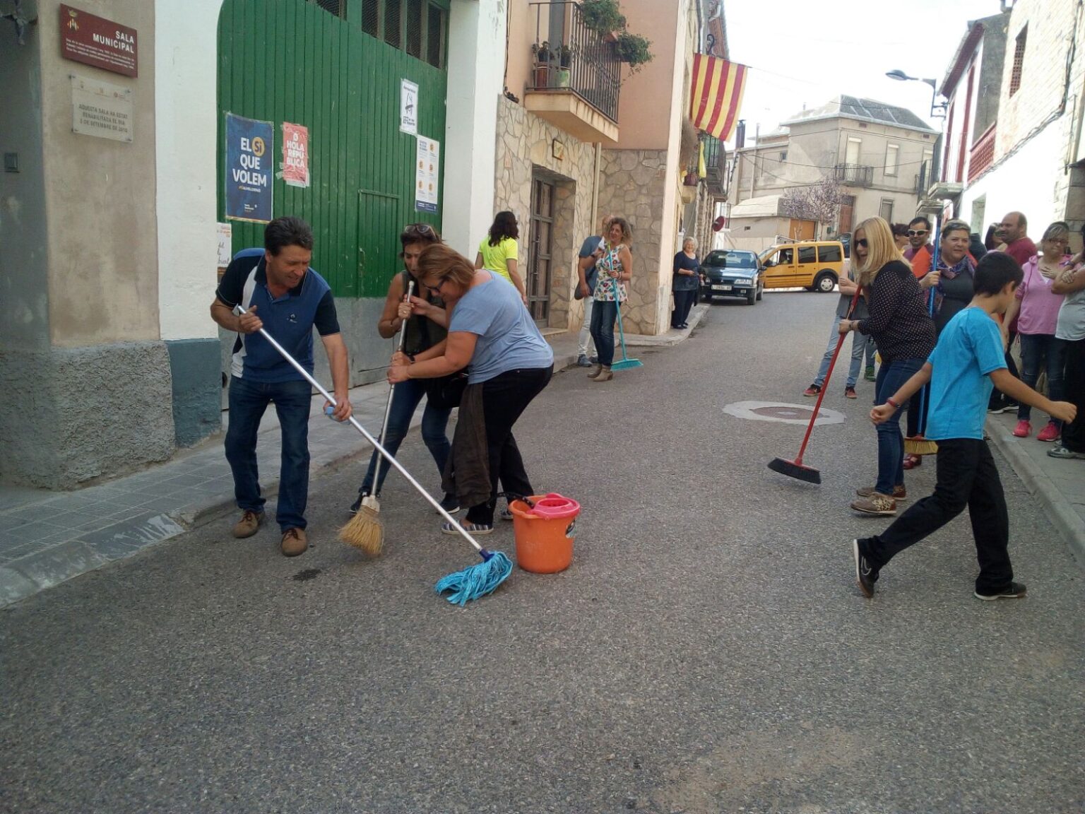 Montmaneu ‘neteja’ el rastre que va deixar la Guàrdia Civil al municipi