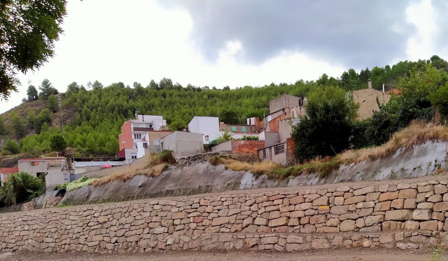 Acaben les obres per reforçar el mur del riu Anoia a Montbui