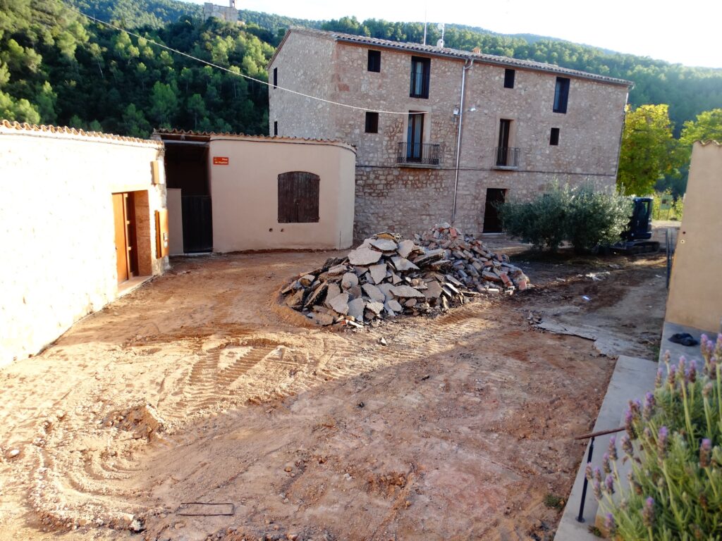 En marxa les obres per urbanitzar el nucli de Santa Càndia d’Orpí