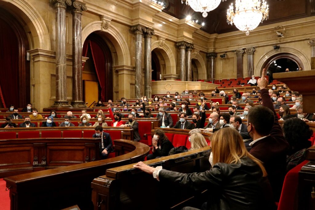 El Parlament aprova el decret de renovables que obre la porta a instal·lacions inferiors a 5 MW a l’Anoia