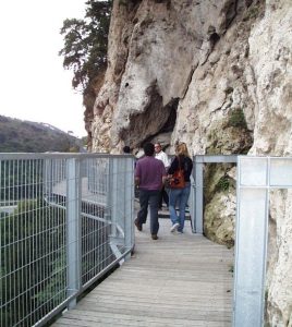 Passera del parc prehist&ograve;ric de Capellades. Foto: El Punt Avui