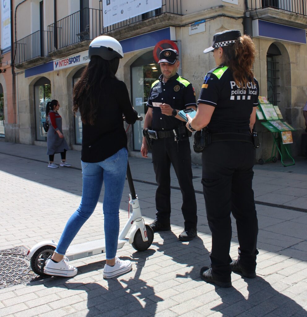 Un centenar de sancions en controls dels patinets elèctrics a Igualada en els primers mesos de l’any