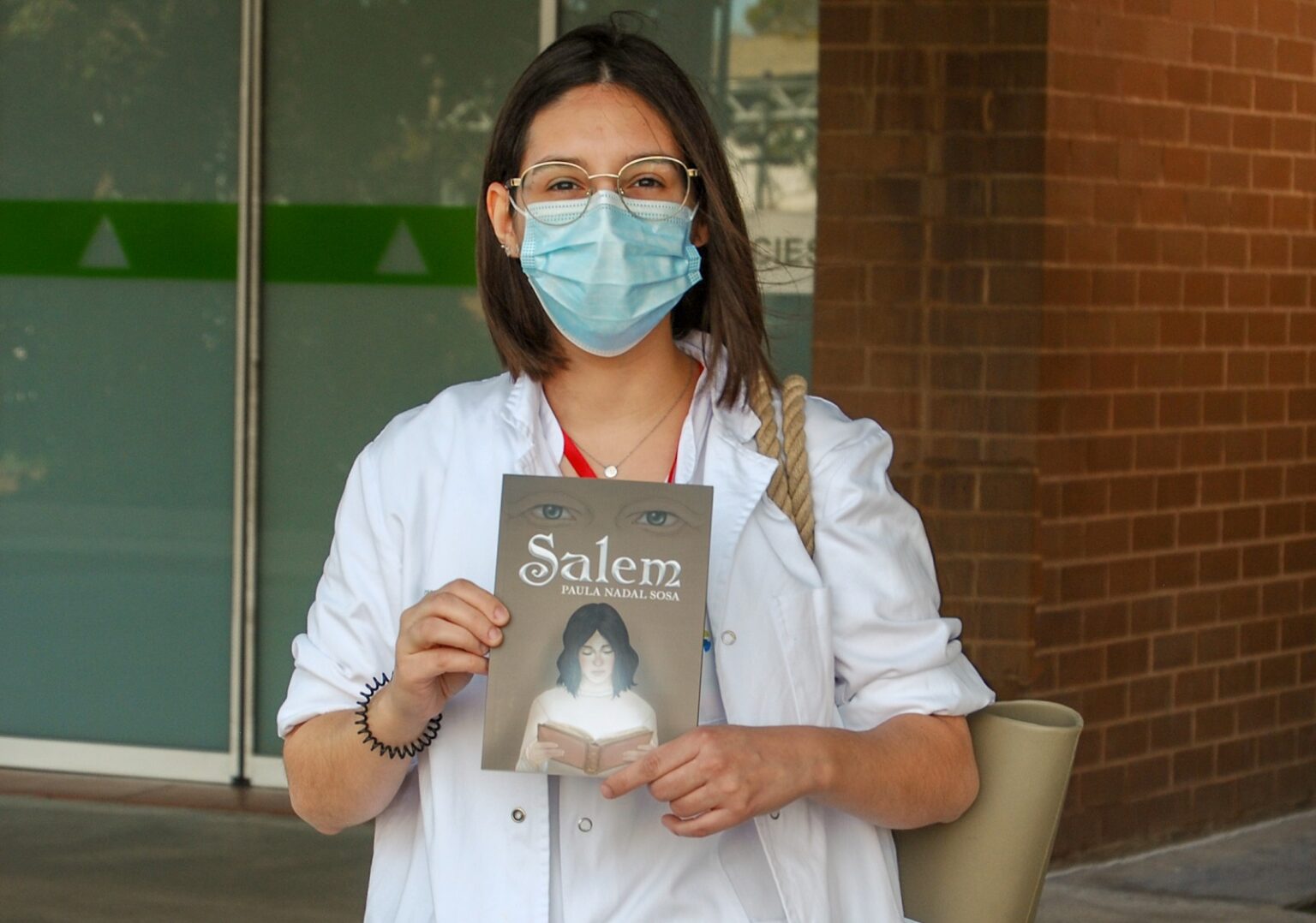 Paula Nadal, infermera de l’Hospital d’Igualada, publica la seva primera novel·la